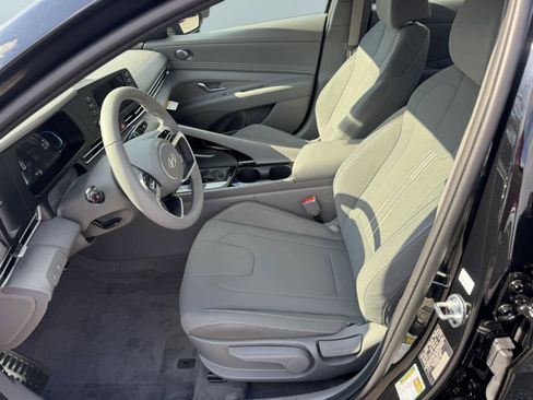 New 2026 Hyundai Elantra SEL Sport Premium FWD image 9