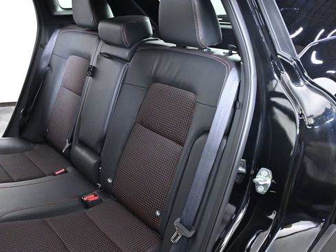 Certified 2025 Nissan Kicks SR image 30