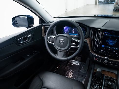 Used 2023 Volvo XC60 B5 Plus w/ Protection Package Premier image 10