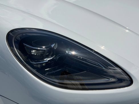Certified 2026 Porsche Macan AWD/4WD image 12