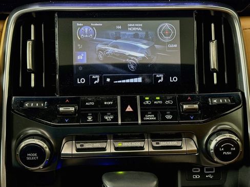 Used 2022 Lexus LX 600 4WD w/ Interior Upgrade Package image 16