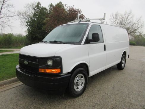 Used 2017 Chevrolet Express 2500 RWD image 39