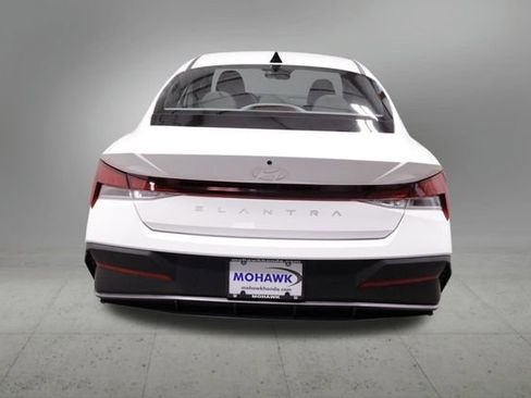 Used 2024 Hyundai Elantra SEL image 4