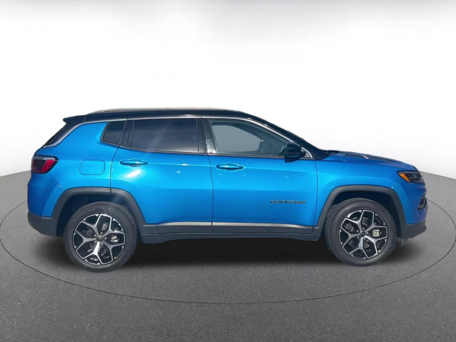 Used 2025 Jeep Compass Limited AWD/4WD image 15