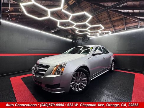 Used 2010 Cadillac CTS Luxury RWD image 2