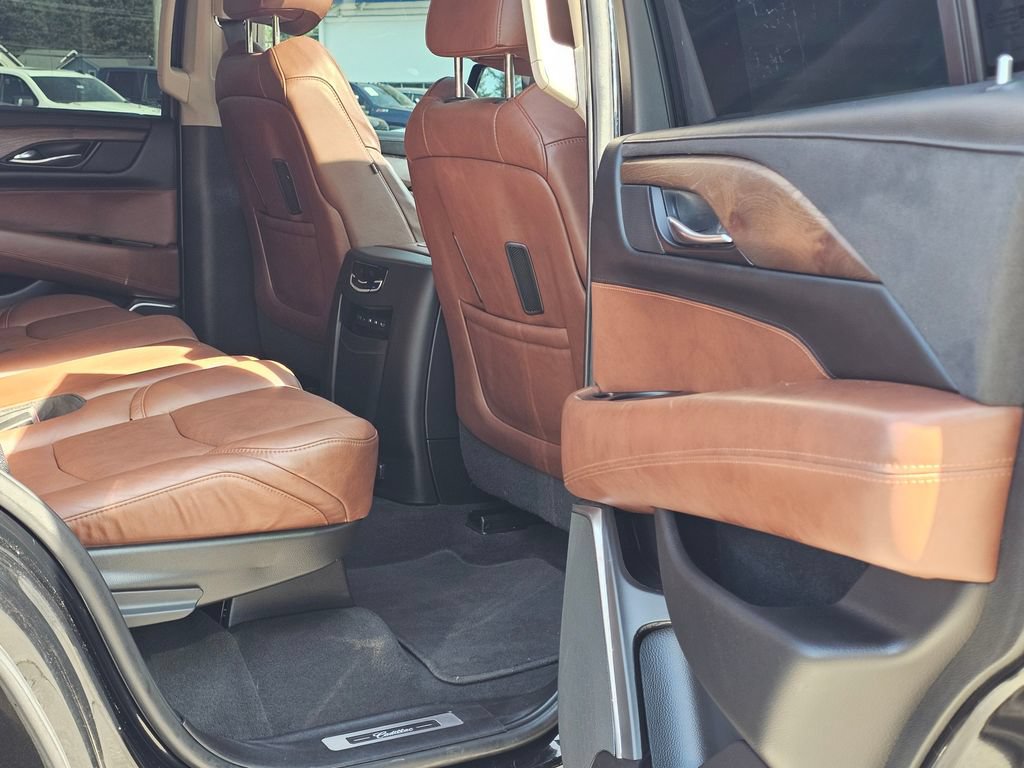 Used 2020 Cadillac Escalade Premium Luxury w/ Escalade Sport Edition AWD/4WD image 15