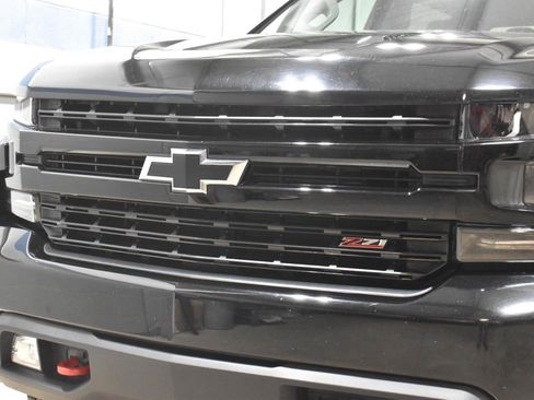 Used 2020 Chevrolet Silverado 1500 LT Trail Boss w/ Midnight Edition AWD/4WD image 30