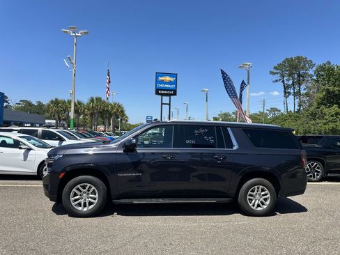 Used 2023 Chevrolet Suburban LT image 13