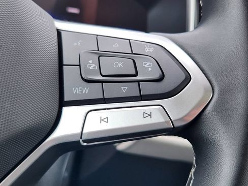 Certified 2025 Volkswagen Taos SE AWD/4WD image 23