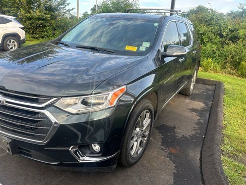Used 2019 Chevrolet Traverse Premier w/ LPO, Floor Liner Package AWD/4WD image 3