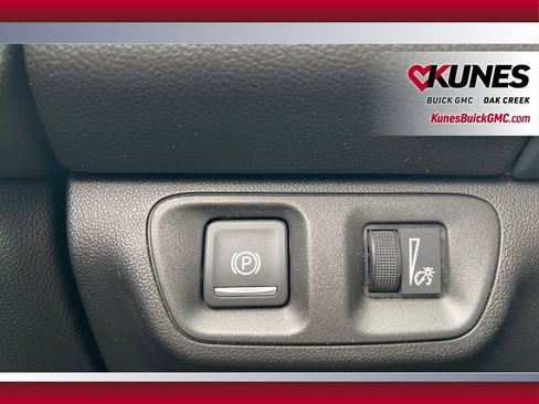 Used 2023 GMC Acadia SLT image 16