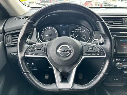 Used 2020 Nissan Rogue SV image 19