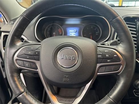 Used 2019 Jeep Cherokee Limited image 19