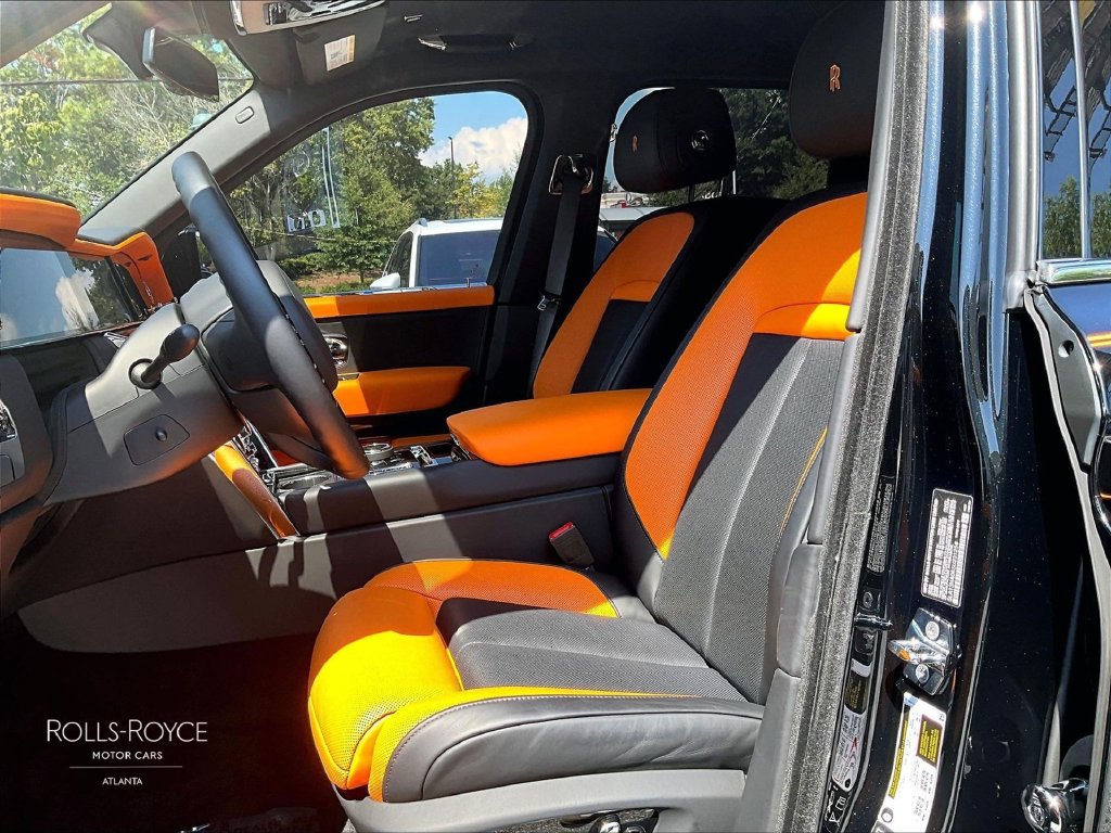Certified 2025 Rolls-Royce Cullinan AWD/4WD image 24