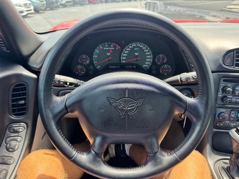 Used 2000 Chevrolet Corvette Coupe w/ Roof Pkg RWD image 9