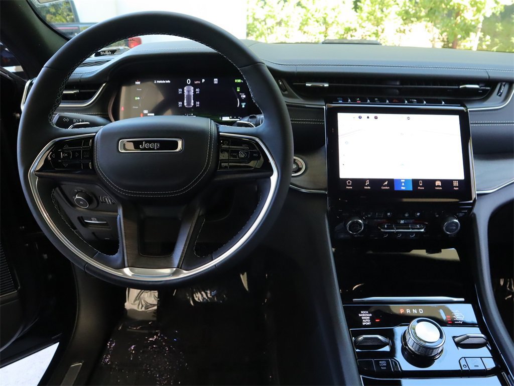 New 2023 Jeep Grand Cherokee Overland w/ Luxury Tech Group IV AWD/4WD image 8