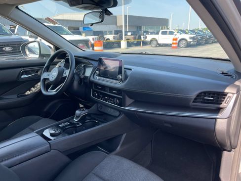 Used 2024 Nissan Rogue SV AWD/4WD image 18