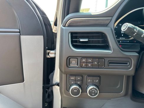 Used 2023 GMC Yukon XL SLT w/ SLT Premium Package AWD/4WD image 12