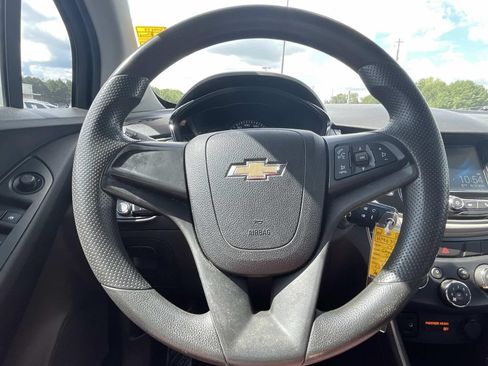 Used 2017 Chevrolet Trax LS FWD image 22