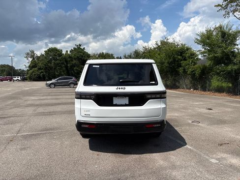 New 2026 Jeep Grand Wagoneer L Limited w/ Premium Group II AWD/4WD image 9