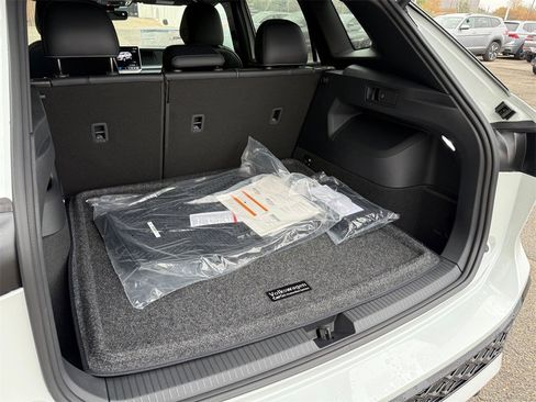 New 2026 Volkswagen Tiguan SE R-Line image 28