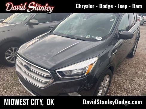 Used 2019 Ford Escape SE FWD image 1