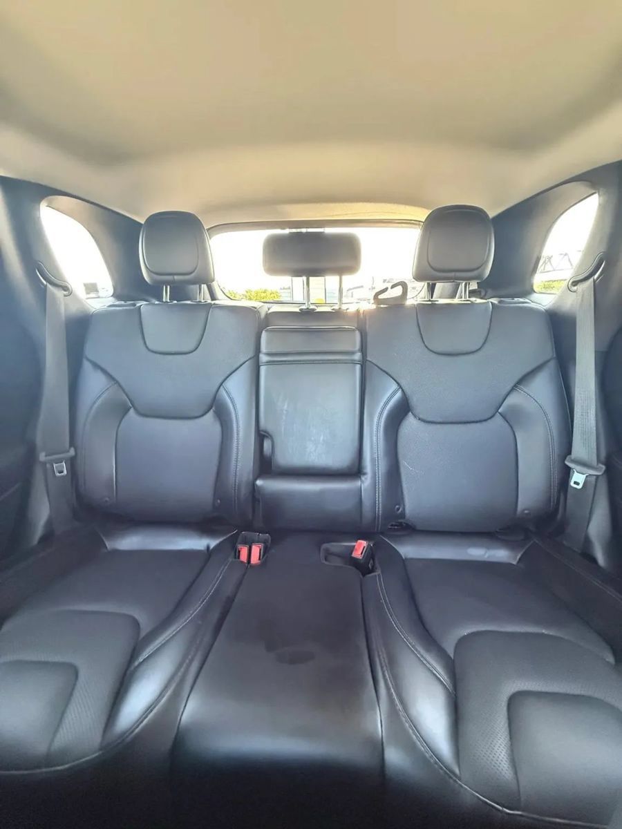 Used 2019 Jeep Cherokee Limited AWD/4WD image 18