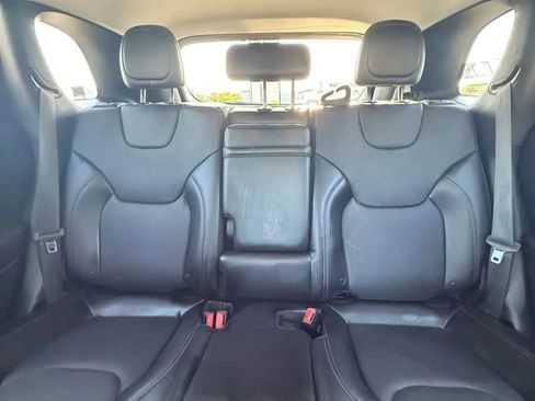 Used 2019 Jeep Cherokee Limited AWD/4WD image 18
