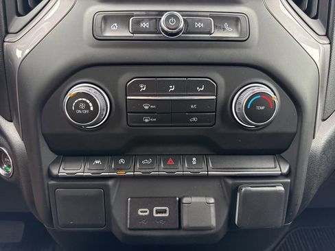 Used 2023 Chevrolet Silverado 1500 Custom image 18