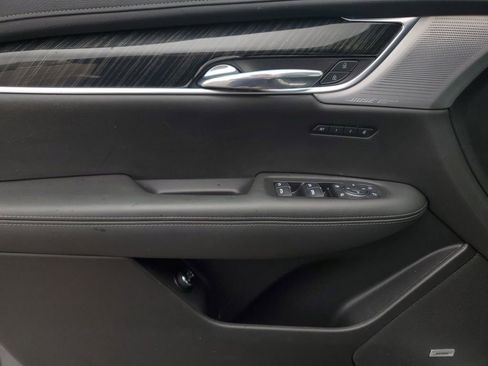 Used 2021 Cadillac XT6 Premium Luxury image 12