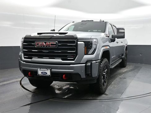 Used 2024 GMC Sierra 2500 AT4 w/ Technology Package AWD/4WD image 12