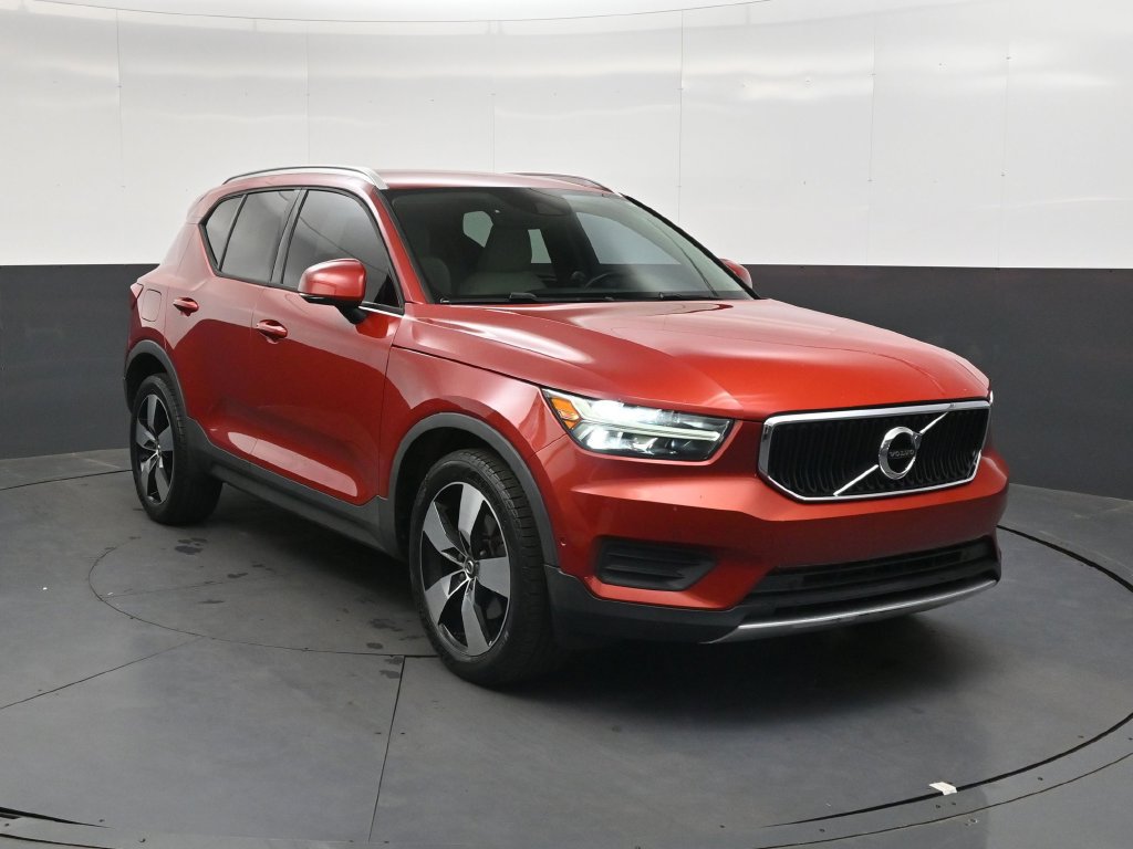 Used 2019 Volvo XC40 T4 Momentum FWD image 2
