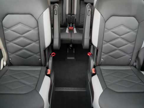 Certified 2025 Volkswagen Atlas Peak Edition SE AWD/4WD image 13