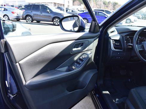 Used 2025 Nissan Rogue SV image 23