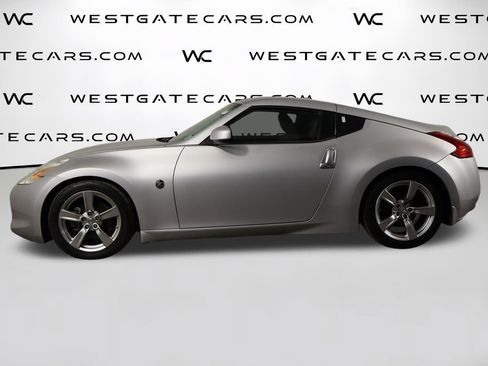 Used 2009 Nissan 370Z Touring RWD image 5