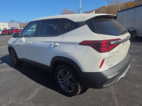 Used 2023 Kia Seltos LX image 5