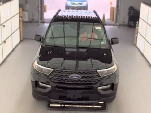 Used 2023 Ford Explorer XLT w/ Equipment Group 202A AWD/4WD image 2