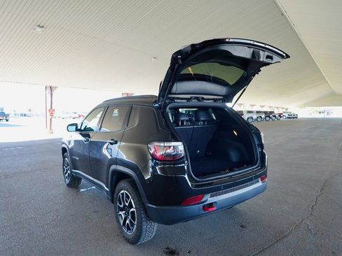 Used 2024 Jeep Compass Trailhawk image 7