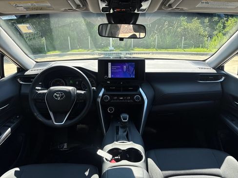 Used 2024 Toyota Venza LE AWD/4WD image 16