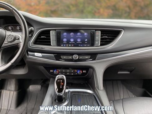 Used 2021 Buick Enclave Premium image 24