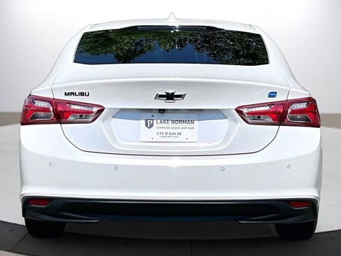 Used 2019 Chevrolet Malibu Hybrid w/ Leather Package FWD image 8