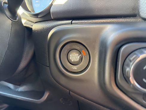 Used 2021 Jeep Wrangler Unlimited Sahara AWD/4WD image 20