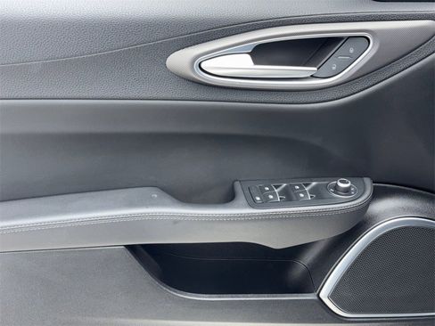 Used 2022 Alfa Romeo Giulia Veloce image 40