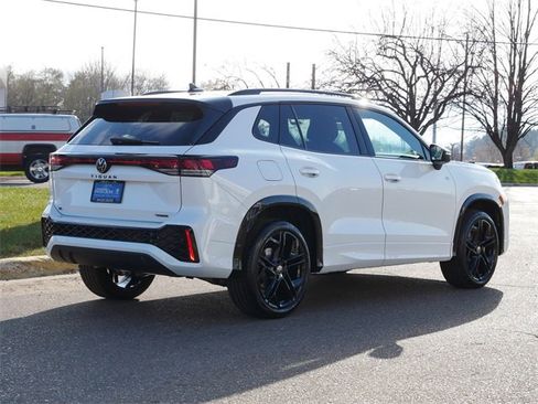 New 2026 Volkswagen Tiguan SE R-Line image 2