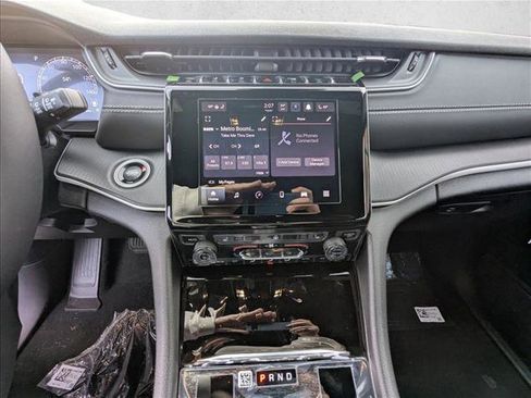 New 2025 Jeep Grand Cherokee Altitude image 11