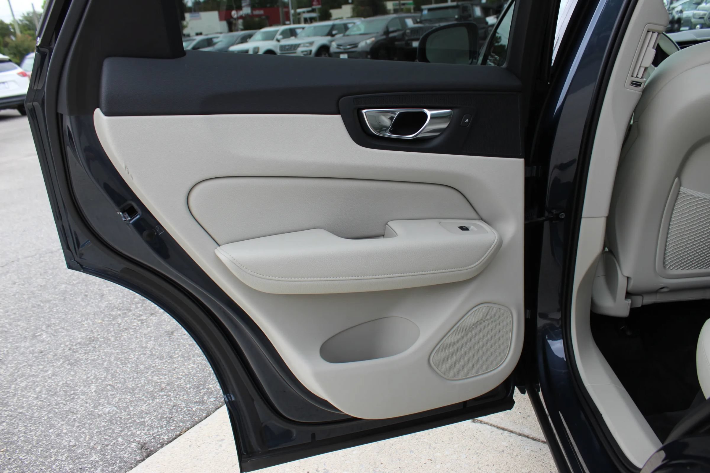 Used 2021 Volvo XC60 T5 Momentum w/ Premium Package FWD image 20
