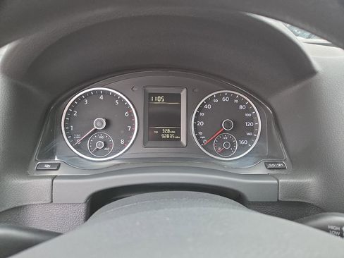 Used 2010 Volkswagen Tiguan S image 13