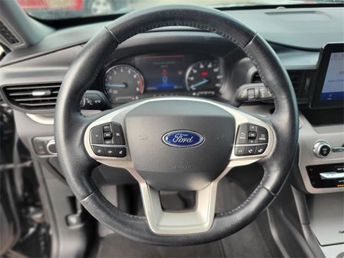 Used 2023 Ford Explorer XLT image 22