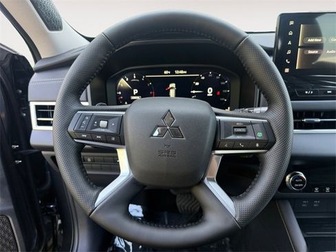 New 2026 Mitsubishi Outlander SE image 17