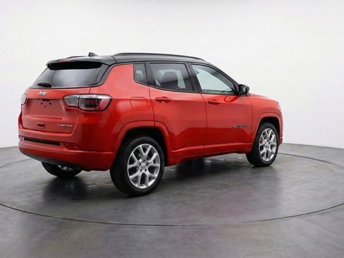 Used 2025 Jeep Compass Limited image 9